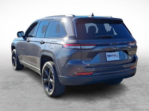 Used 2022 Jeep Grand Cherokee Altitude image 3