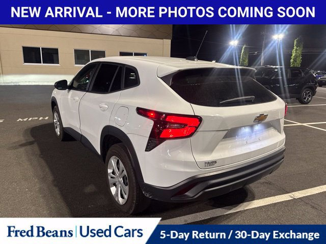 Used 2025 Chevrolet Trax LS FWD image 4