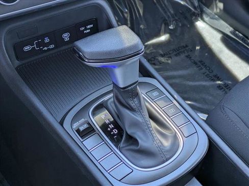 Certified 2025 Hyundai Kona SE FWD image 12