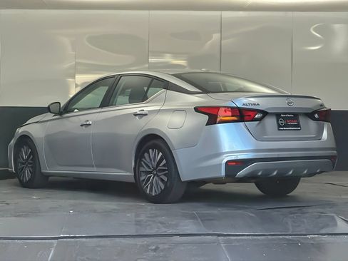 Used 2024 Nissan Altima 2.5 SV FWD image 5