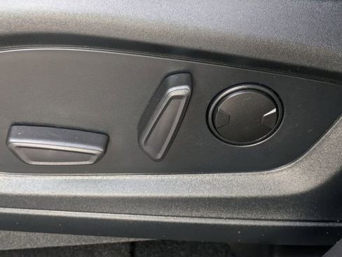 Used 2022 Ford Explorer XLT image 17