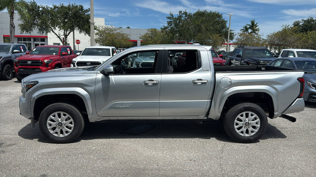 Used 2025 Toyota Tacoma SR5 AWD/4WD image 4