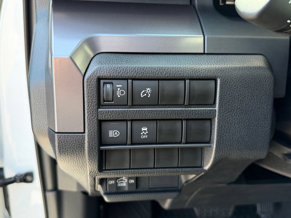 Certified 2026 Toyota Tacoma SR5 AWD/4WD image 31