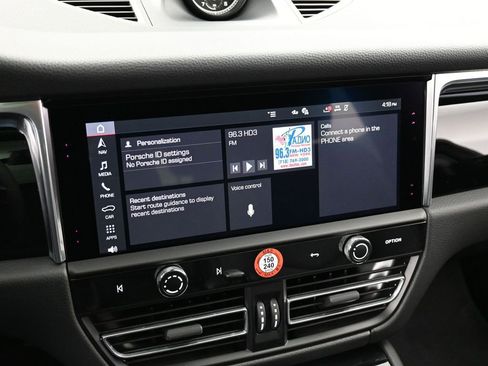 Certified 2025 Porsche Macan AWD/4WD image 21