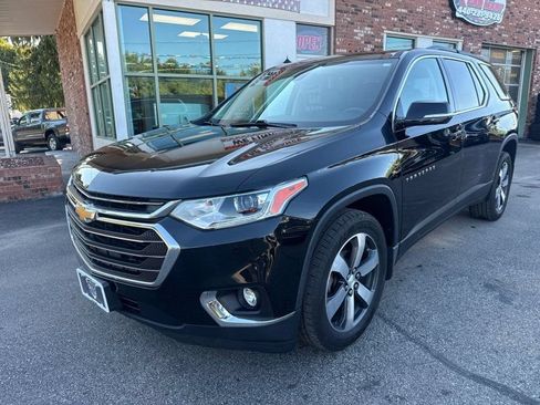 Used 2019 Chevrolet Traverse LT w/ LT Premium Package AWD/4WD image 1