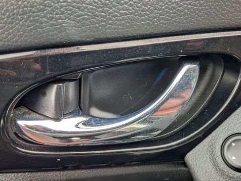 Used 2017 Nissan Rogue SL w/ SL Premium Package image 12