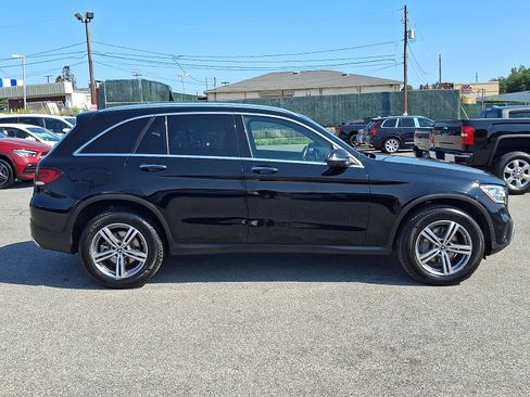 Used 2021 Mercedes-Benz GLC 300 4MATIC w/ Premium Package image 7