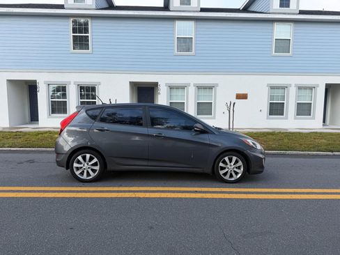 Used 2013 Hyundai Accent SE FWD image 10