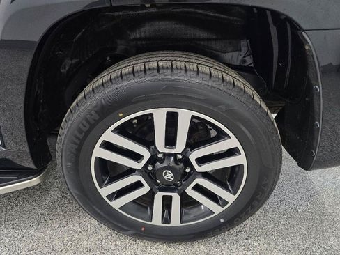Used 2018 Toyota 4Runner Limited AWD/4WD image 32