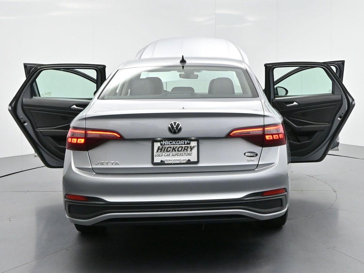 Used 2024 Volkswagen Jetta SE FWD image 42