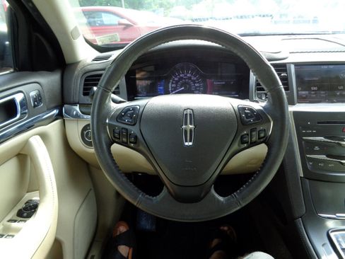 Used 2014 Lincoln MKS image 20