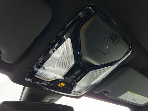 Used 2025 BMW 330i Sedan w/ Parking Assistance Package image 18