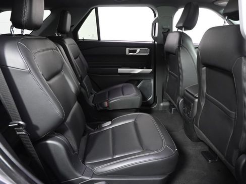 Used 2023 Ford Explorer XLT w/ Equipment Group 202A AWD/4WD image 17