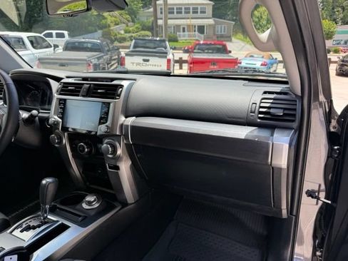 Used 2020 Toyota 4Runner SR5 Premium w/ Moonroof Package AWD/4WD image 89