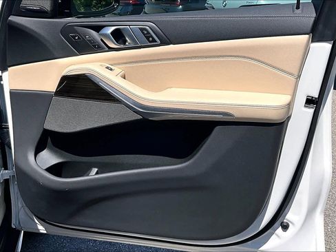 Used 2021 BMW X5 xDrive45e w/ Premium Package image 25