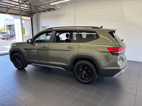 Used 2024 Volkswagen Atlas Peak Edition SE AWD/4WD image 5