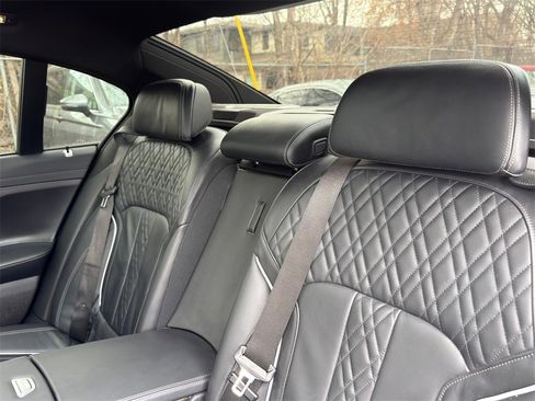 Used 2022 BMW 740i w/ M Sport Package image 31