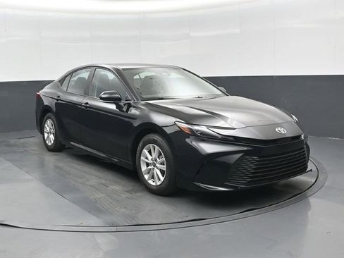 Used 2025 Toyota Camry LE image 1