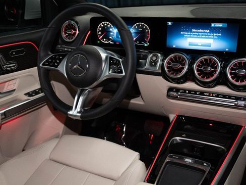 Certified 2026 Mercedes-Benz GLB 250 4MATIC image 18