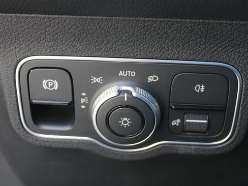 Certified 2025 Mercedes-Benz GLB 250 image 25