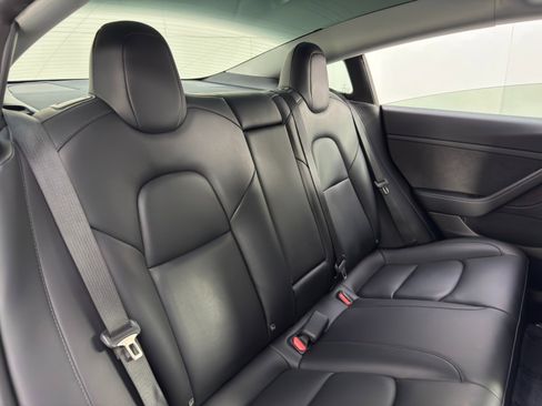 Used 2022 Tesla Model 3 Performance image 39