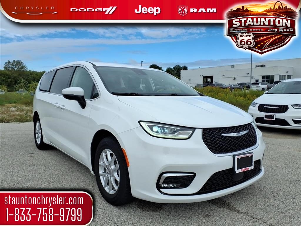 Used 2023 Chrysler Pacifica Touring-L FWD image 1