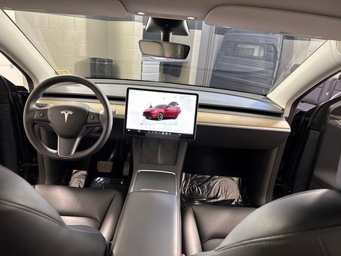 Used 2023 Tesla Model Y Long Range AWD/4WD image 25