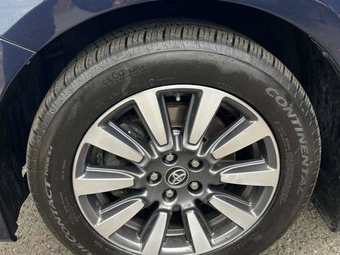 Used 2020 Toyota Sienna XLE w/ XLE Navigation Package image 27