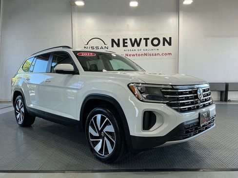 Used 2025 Volkswagen Atlas SE FWD image 32