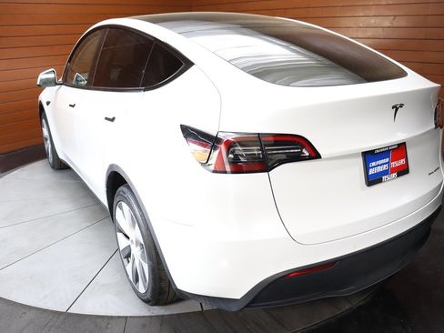 Used 2023 Tesla Model Y Long Range image 22
