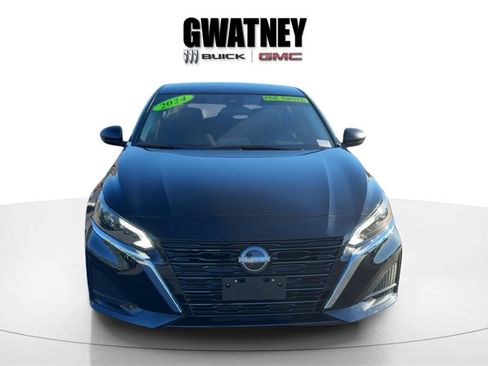 Used 2024 Nissan Altima 2.5 SV image 1