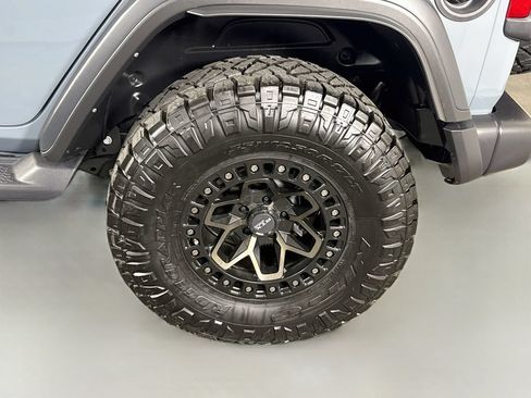 Used 2025 Jeep Wrangler Unlimited Sport AWD/4WD image 32