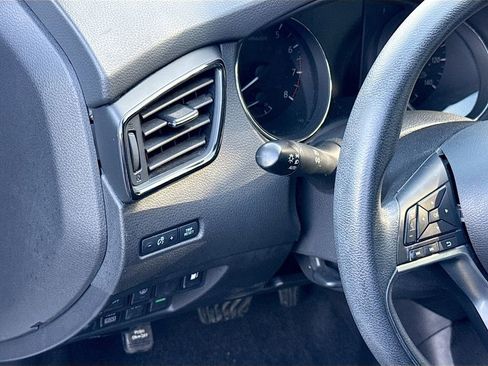 Used 2020 Nissan Rogue S image 11