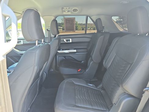 Used 2021 Ford Explorer XLT image 14