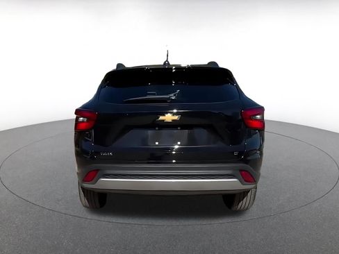 Used 2025 Chevrolet Trax LT w/ LT Convenience Package image 12