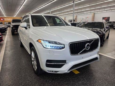 Used 2018 Volvo XC90 T6 Momentum w/ Convenience Package AWD/4WD image 4
