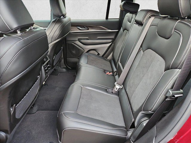 Used 2026 Jeep Grand Cherokee Altitude AWD/4WD image 24