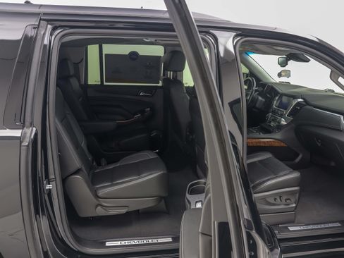 Used 2020 Chevrolet Suburban Premier AWD/4WD image 13