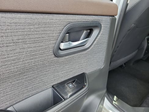 Used 2023 Nissan Rogue SV image 13