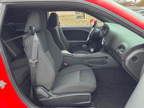 Used 2019 Dodge Challenger SXT image 20