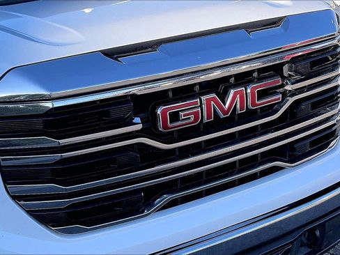 Used 2025 GMC Sierra 1500 SLT image 27