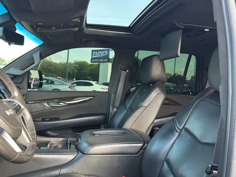 Used 2017 Cadillac Escalade Platinum AWD/4WD image 36
