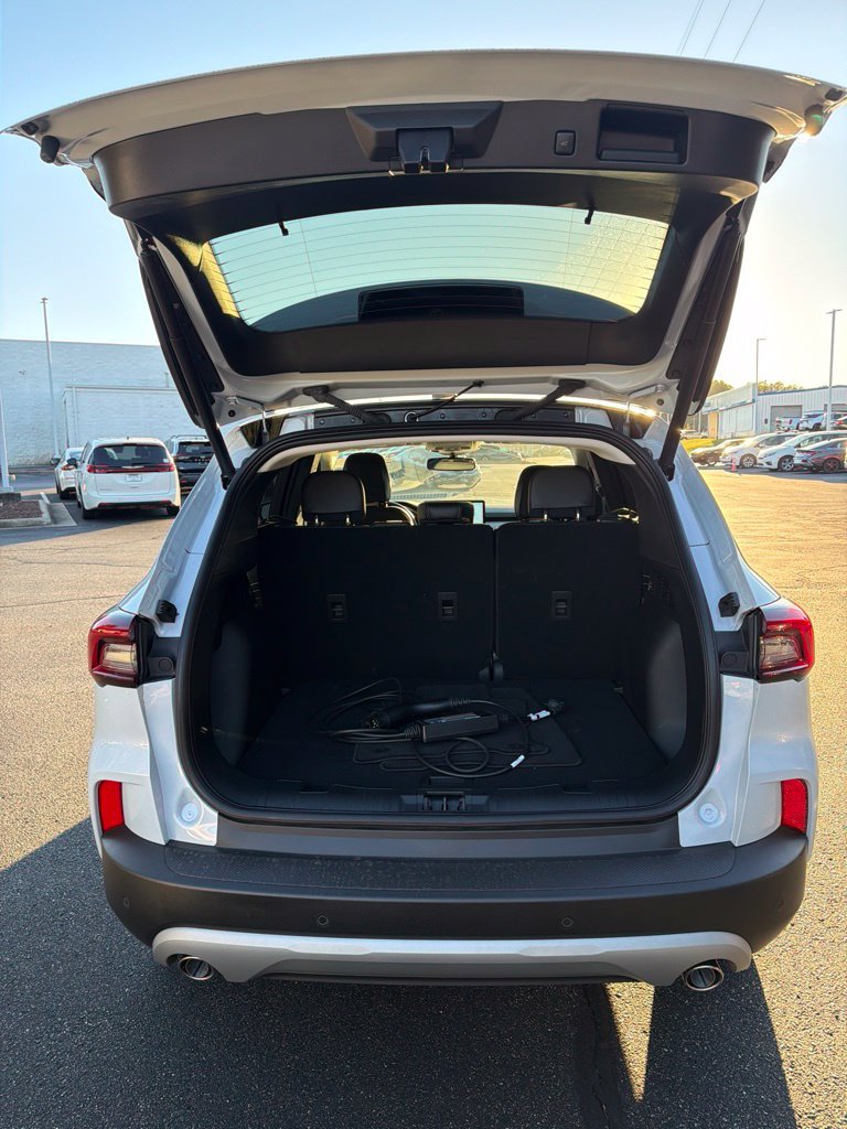 Used 2025 Ford Escape SE w/ PHEV Premium Package FWD image 7