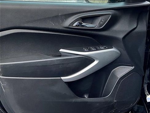 Used 2024 Chevrolet Trax RS image 9