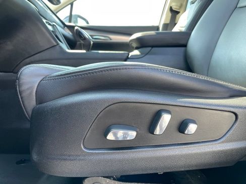 Used 2018 Cadillac XT5 Luxury w/ Driver Awareness Package FWD image 24