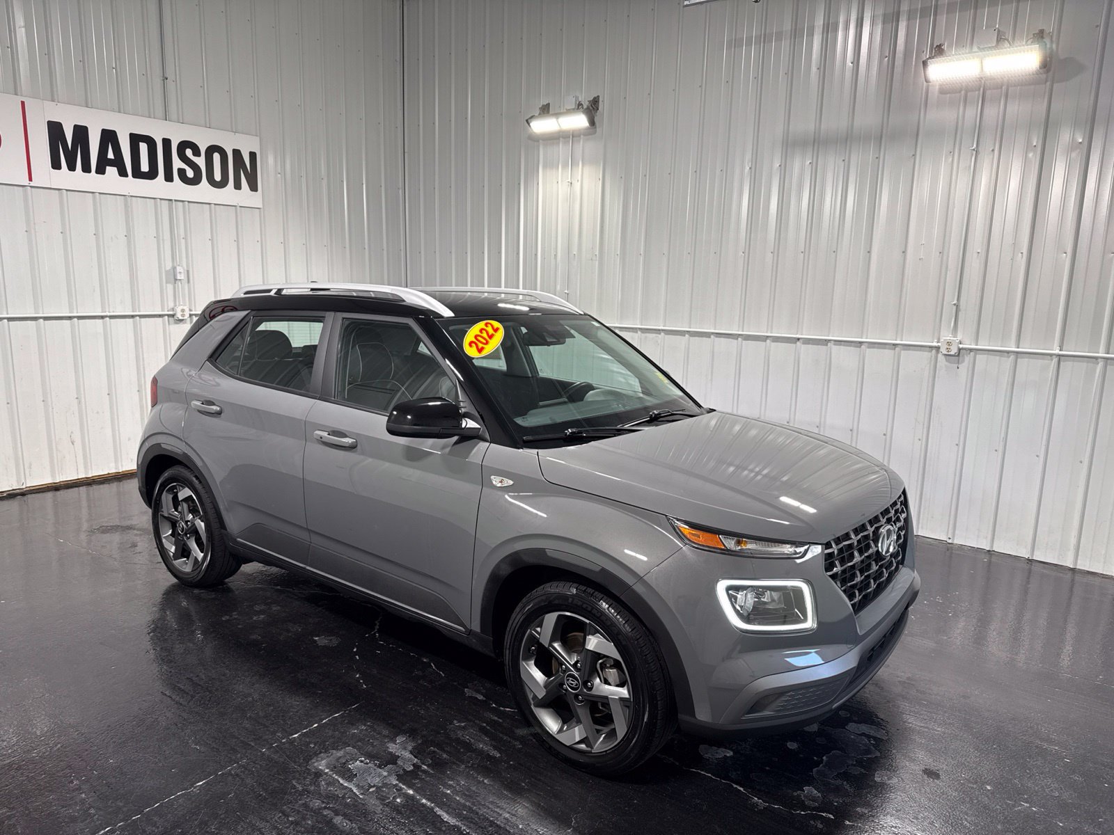 Used 2022 Hyundai Venue Limited FWD image 7