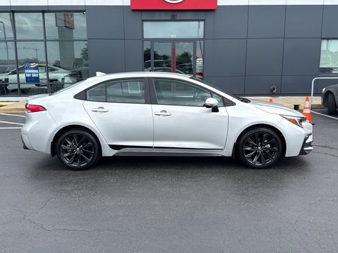 Used 2025 Toyota Corolla SE FWD image 2