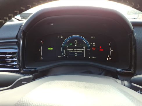 Used 2025 Toyota Camry SE image 19