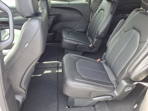 New 2026 Chrysler Voyager LX image 5