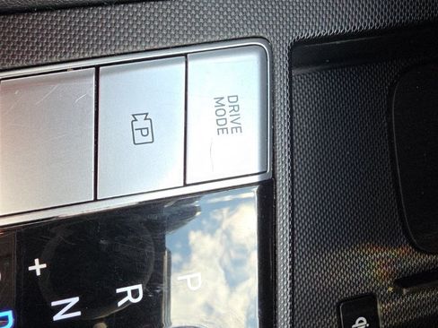 Used 2025 Hyundai Elantra SEL FWD image 38